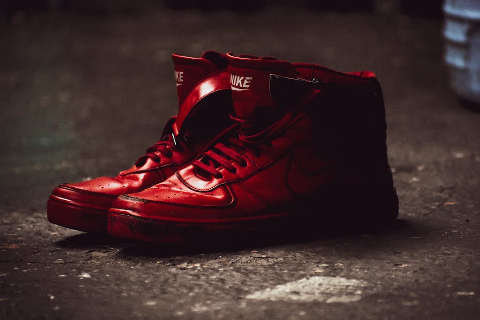  Luxus-Schuhe mit roter Sohle